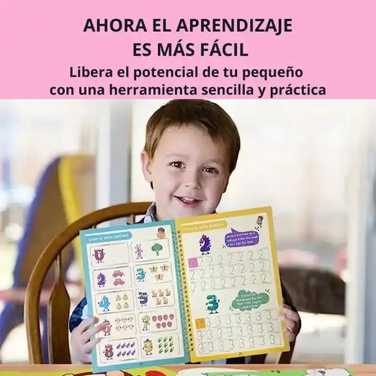 niño feliz sostiene con sus manos el libro reusable de tinta magica